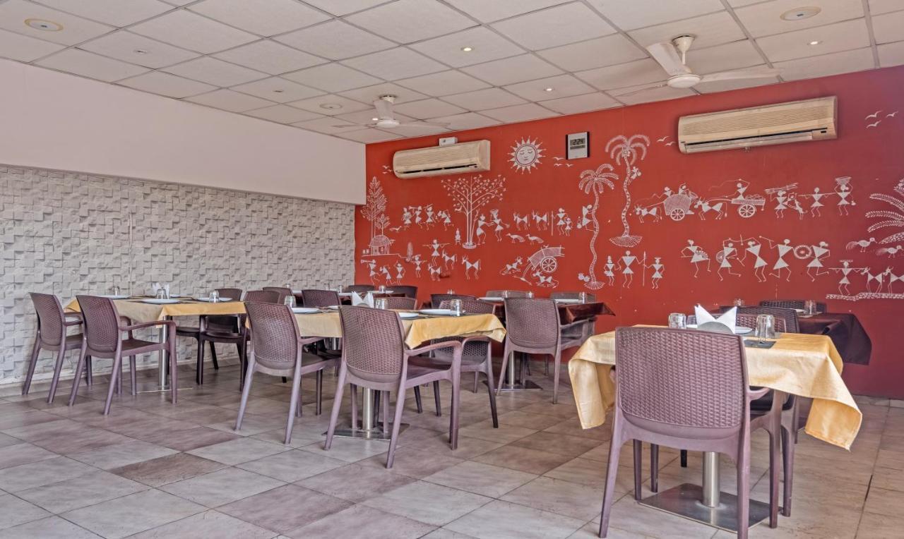 Hotel Casa, Vadodara Bagian luar foto