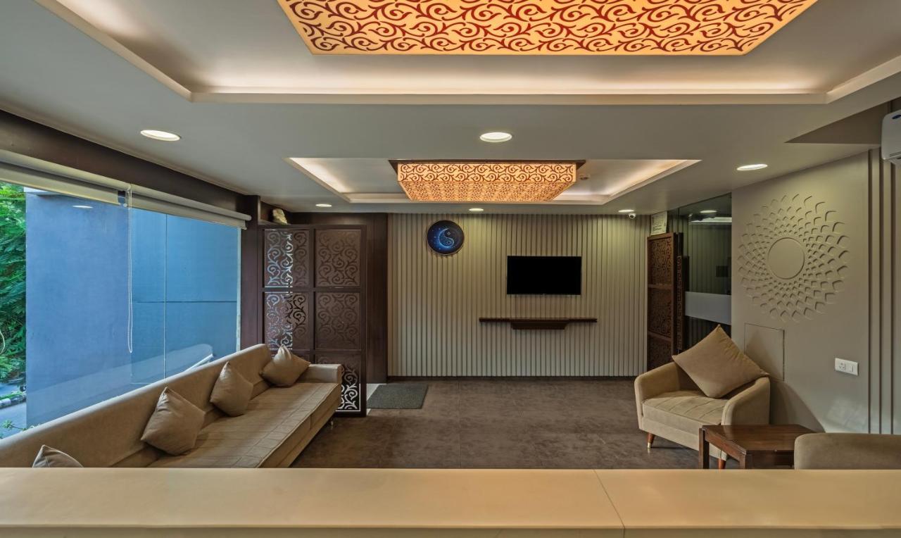 Hotel Casa, Vadodara Bagian luar foto