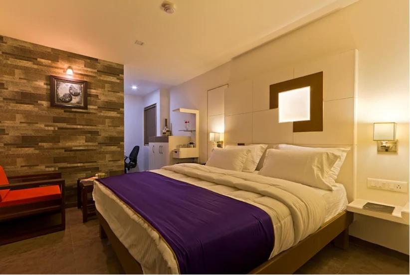 Hotel Casa, Vadodara Bagian luar foto