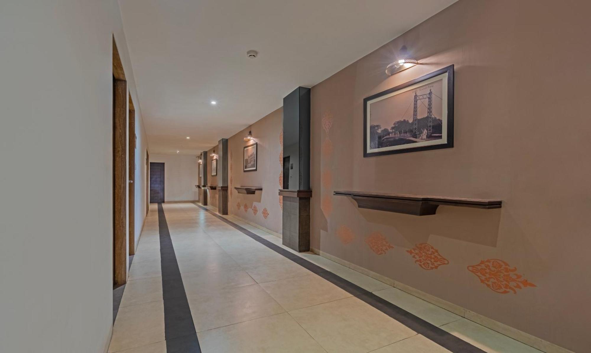 Hotel Casa, Vadodara Bagian luar foto