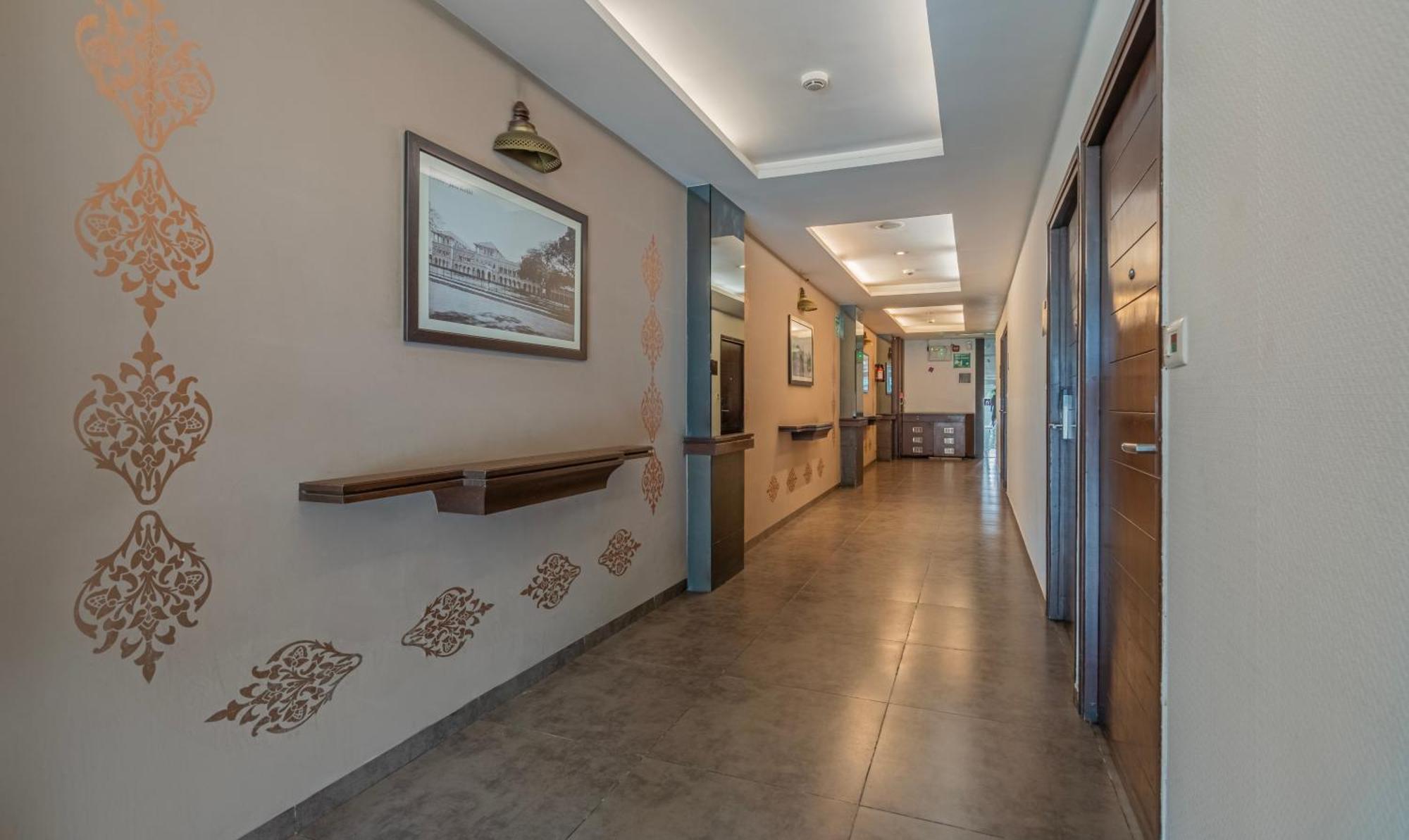 Hotel Casa, Vadodara Bagian luar foto