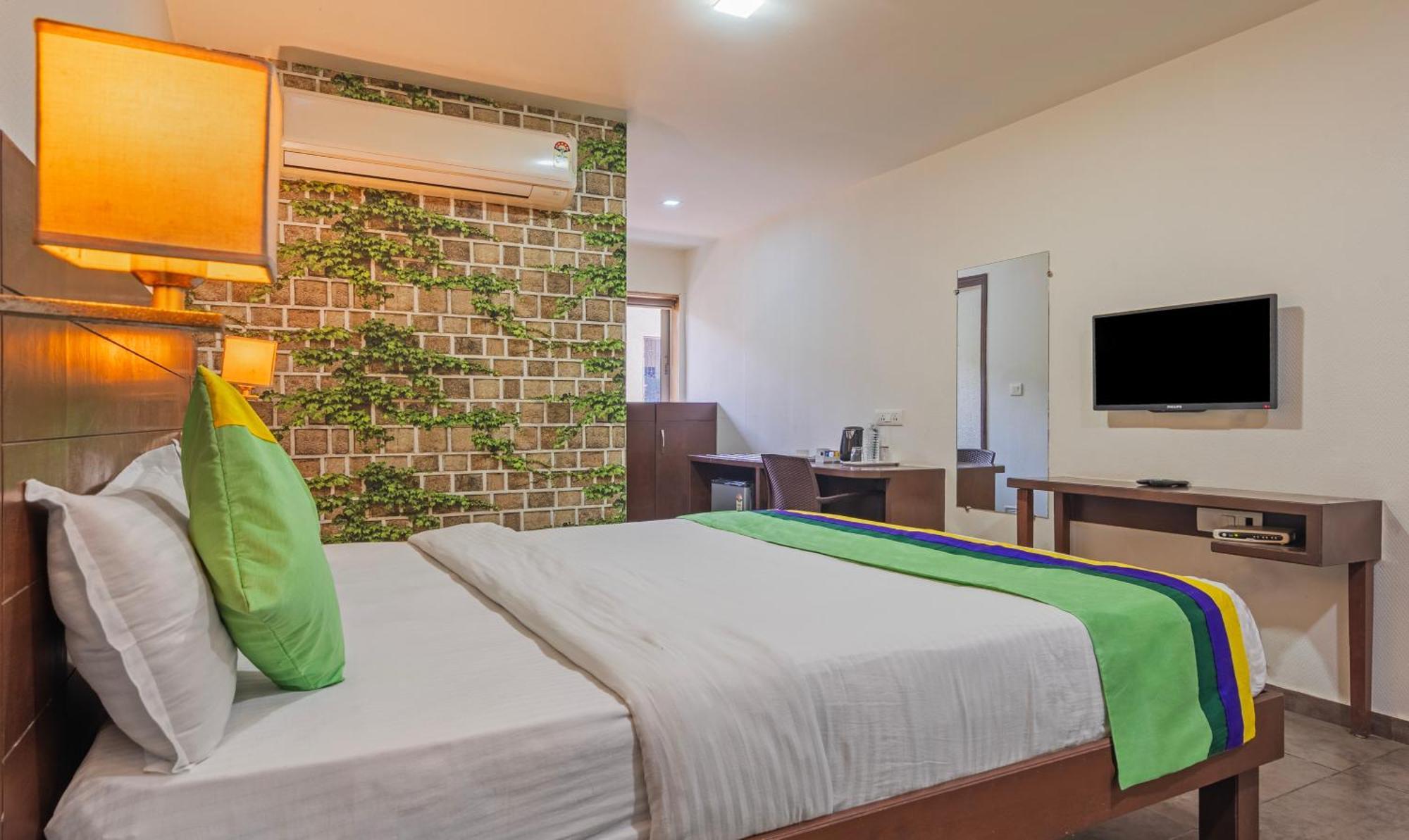 Hotel Casa, Vadodara Bagian luar foto