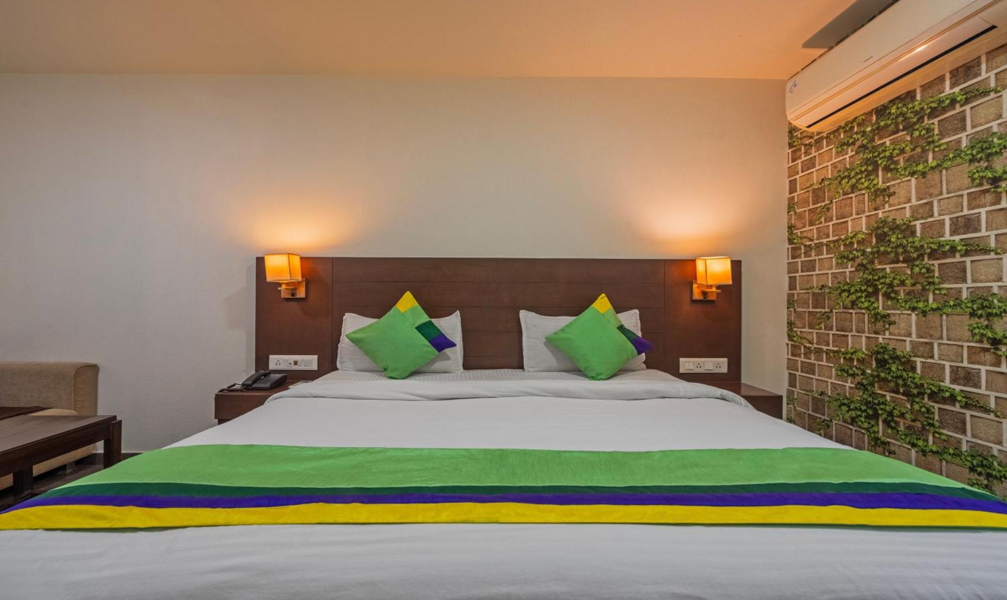 Hotel Casa, Vadodara Bagian luar foto