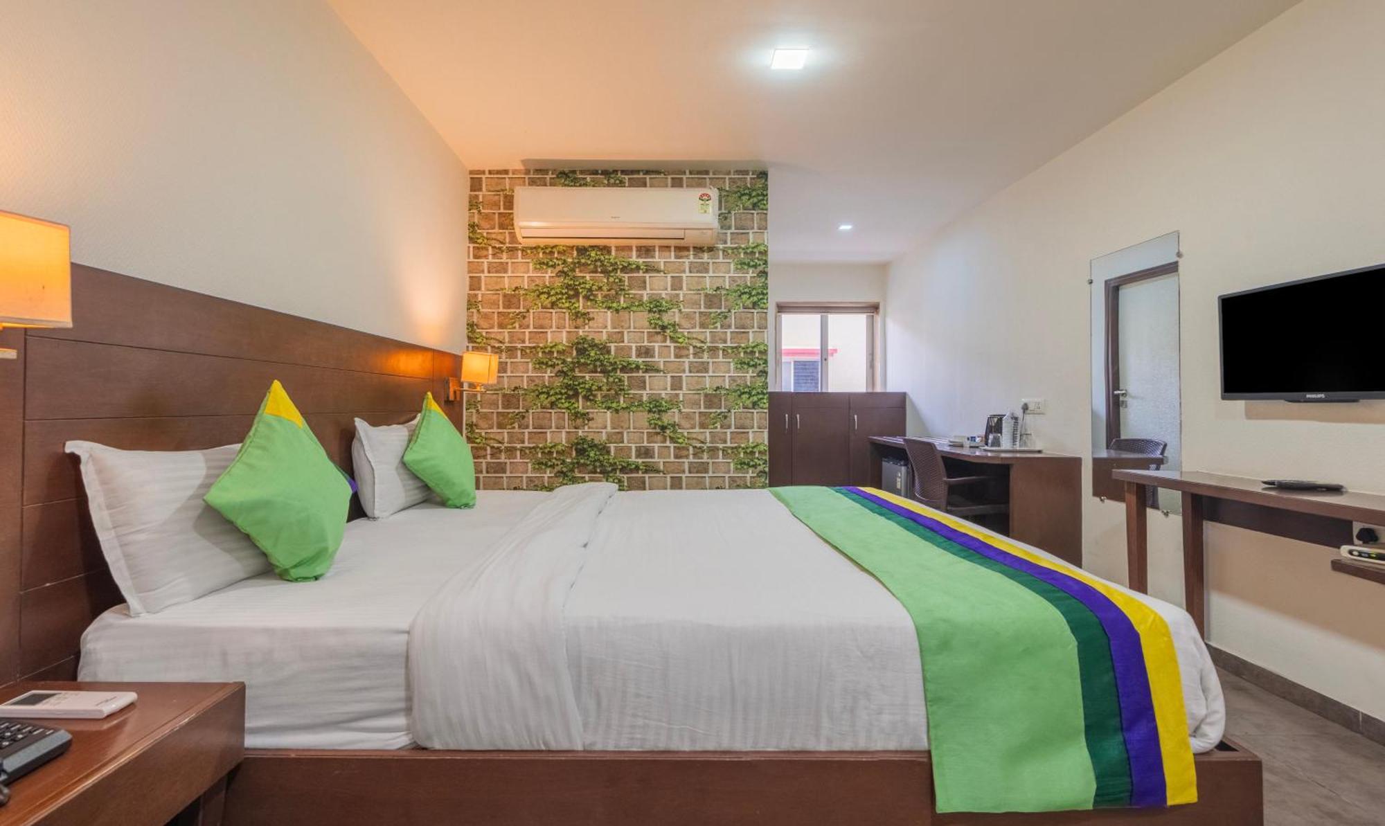 Hotel Casa, Vadodara Bagian luar foto