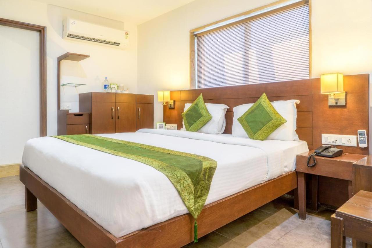 Hotel Casa, Vadodara Bagian luar foto