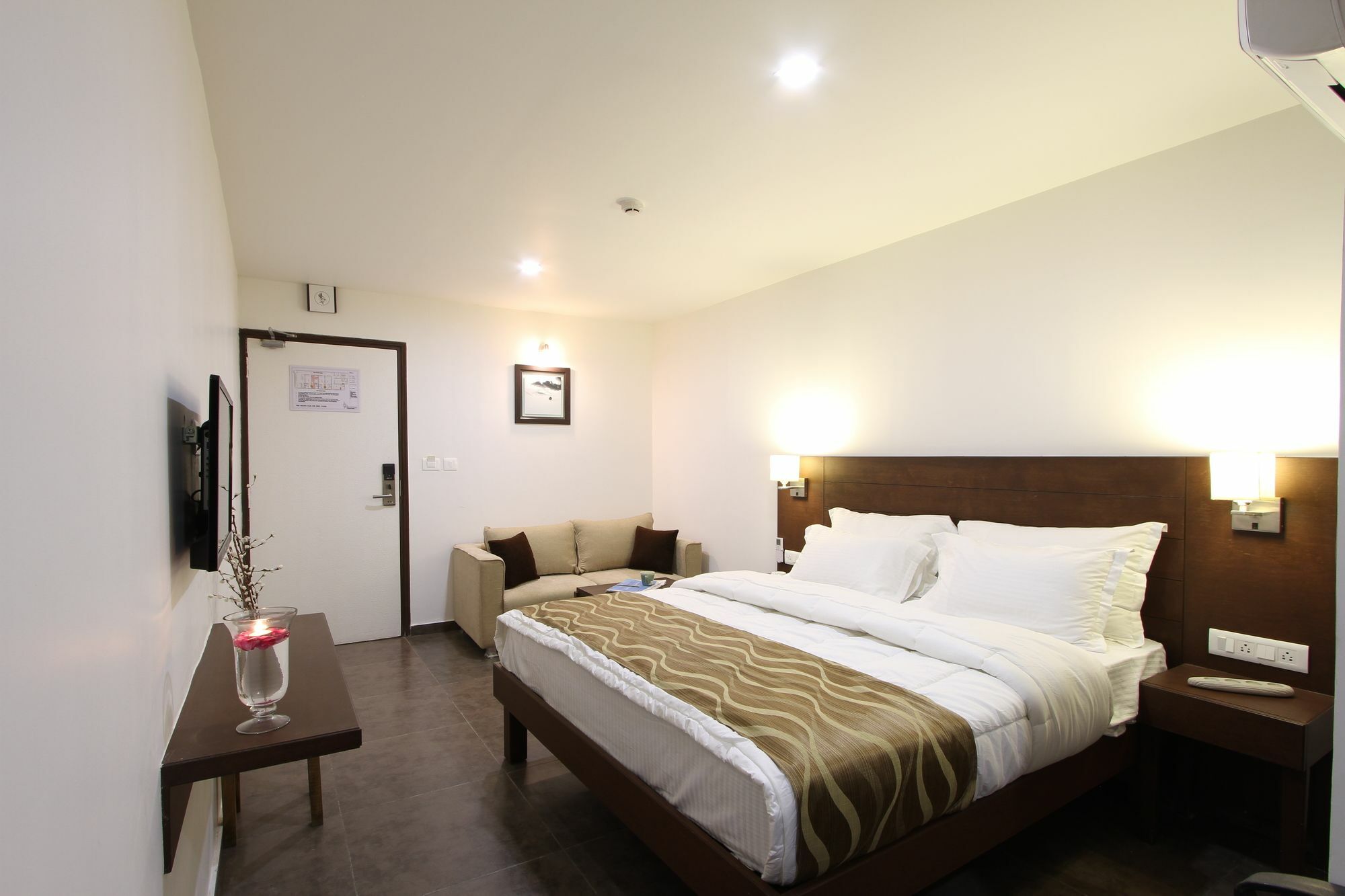 Hotel Casa, Vadodara Bagian luar foto